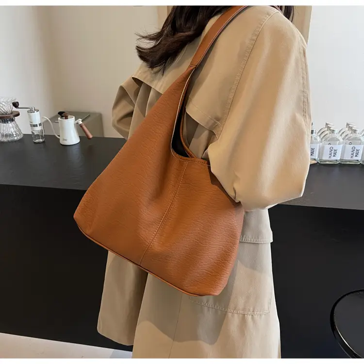 White Large-Capacity Soft-Sided Shoulder Bag — feature 32