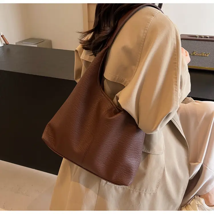 White Large-Capacity Soft-Sided Shoulder Bag — feature 38