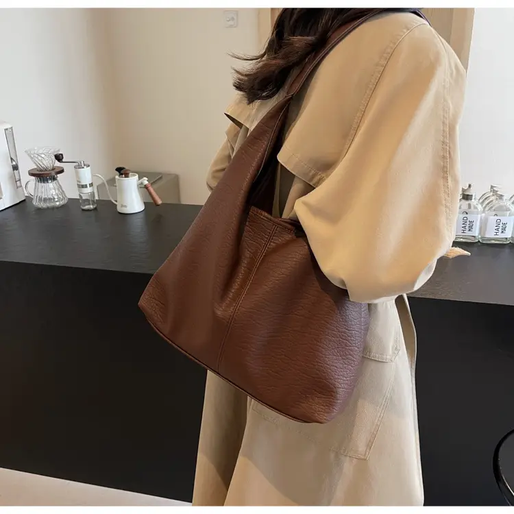 White Large-Capacity Soft-Sided Shoulder Bag — feature 39
