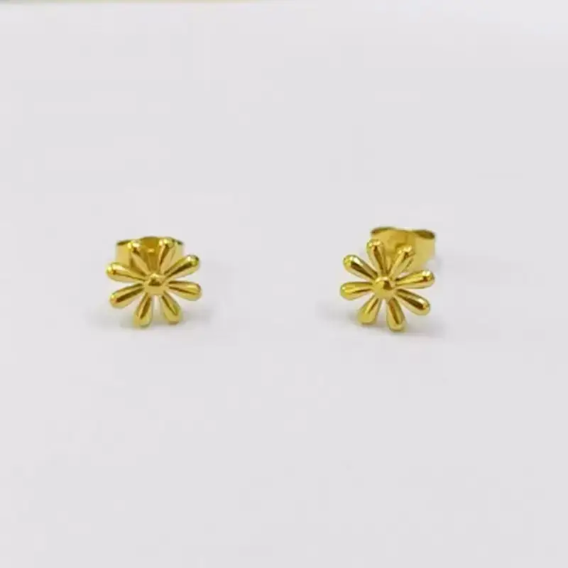 Gold Plated Floral Daisy Necklace for Women — feature 4