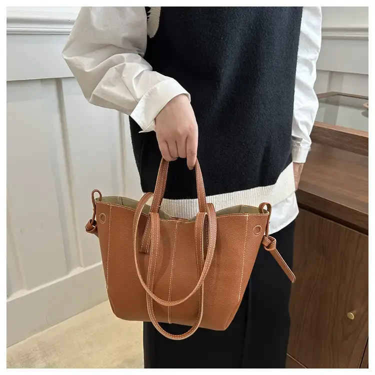 Lightweight Lychee Pattern Tote Bag 2025 Work Commute — feature 13