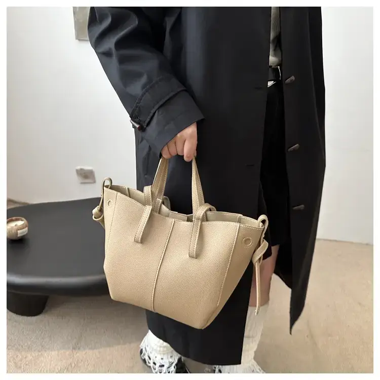 Lightweight Lychee Pattern Tote Bag 2025 Work Commute — feature 18