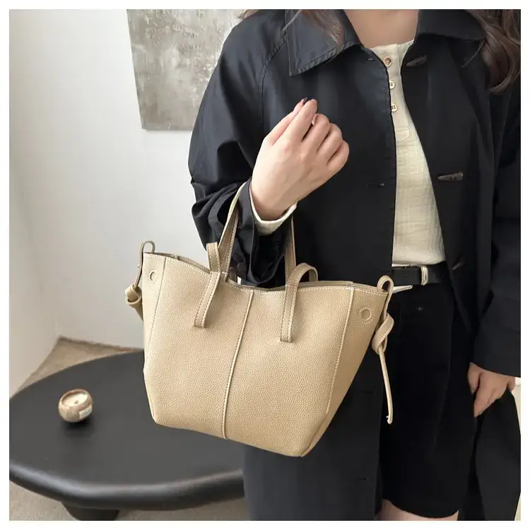 Lightweight Lychee Pattern Tote Bag 2025 Work Commute — feature 19