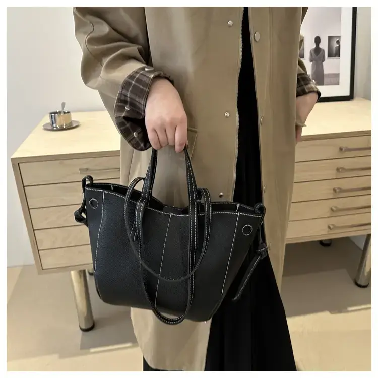 Lightweight Lychee Pattern Tote Bag 2025 Work Commute — feature 24
