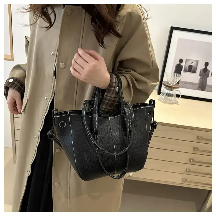 Lightweight Lychee Pattern Tote Bag 2025 Work Commute — feature 26