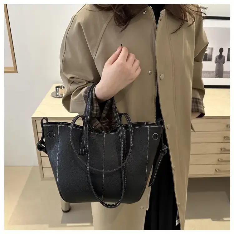 Lightweight Lychee Pattern Tote Bag 2025 Work Commute — feature 30