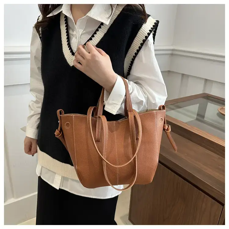 Lightweight Lychee Pattern Tote Bag 2025 Work Commute — feature 9