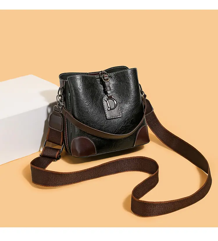 Black Leather Crossbody Bag with D-Logo for Women — feature 15