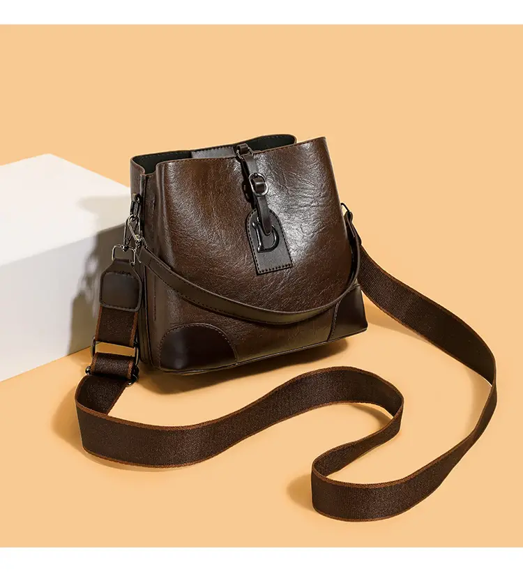 Black Leather Crossbody Bag with D-Logo for Women — feature 16