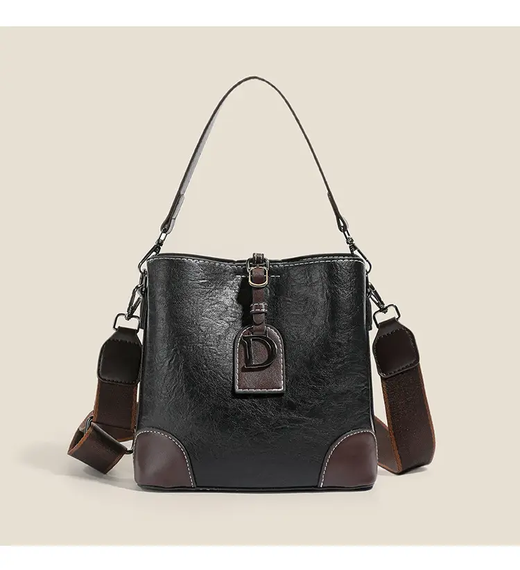 Black Leather Crossbody Bag with D-Logo for Women — feature 7
