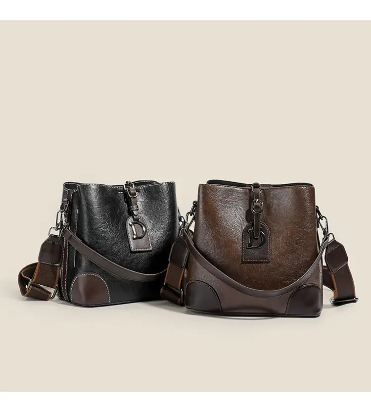 Black Leather Crossbody Bag with D-Logo for Women — feature 9
