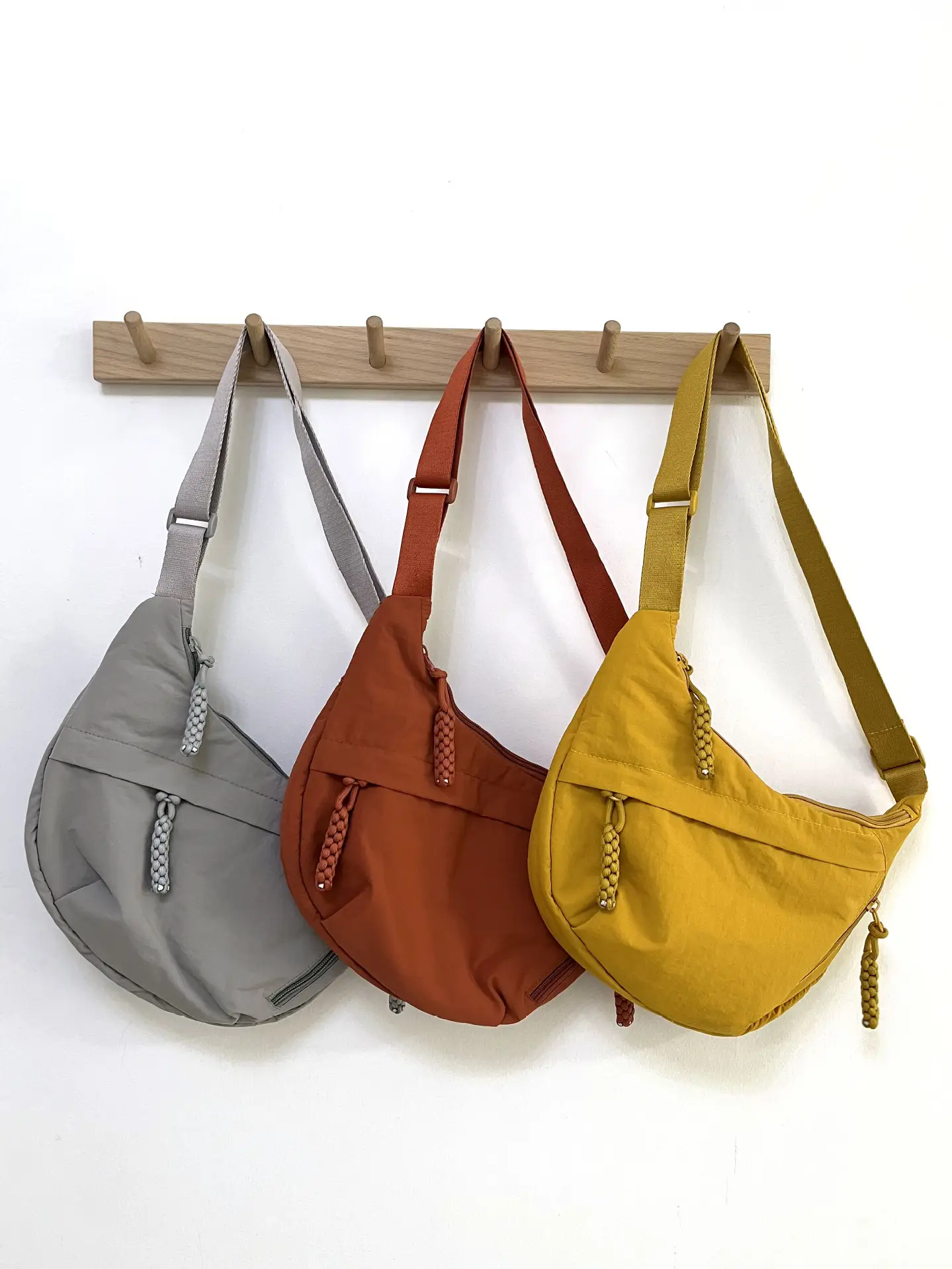 Nylon Crossbody Bag for Women Large Capacity Travel Bag - Image 8