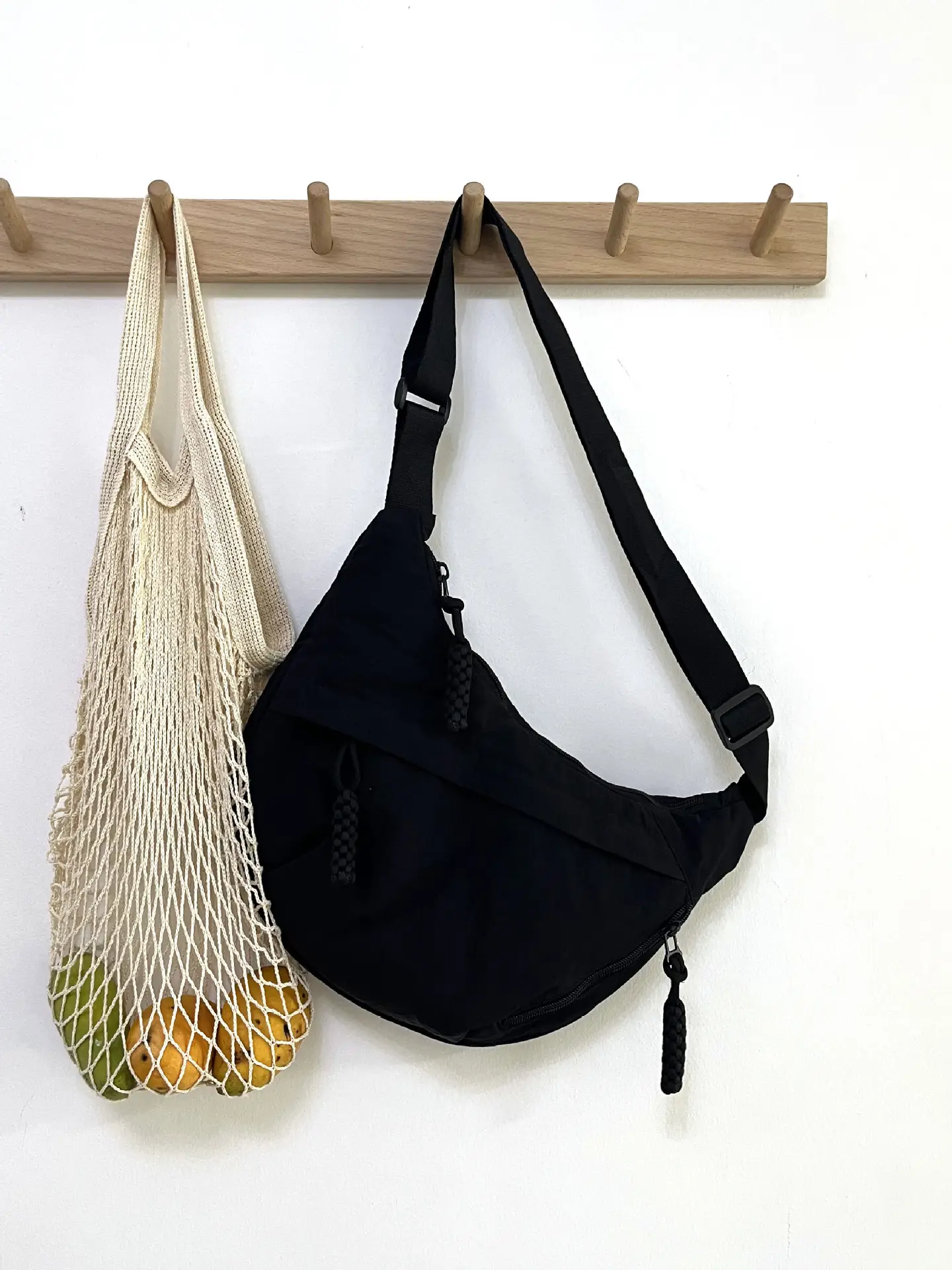 Nylon Crossbody Bag for Women Large Capacity Travel Bag - Image 2