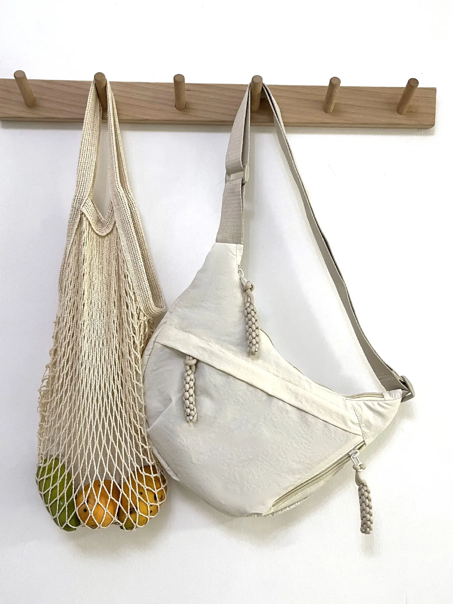 Nylon Crossbody Bag for Women Large Capacity Travel Bag - Image 4