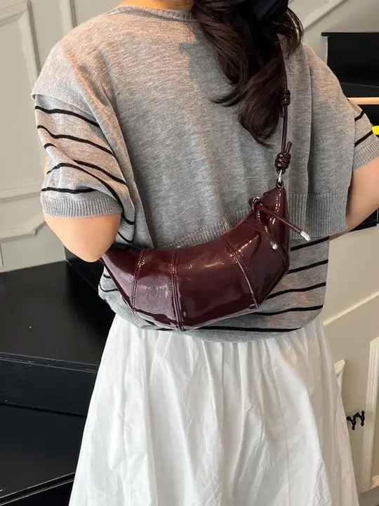 Brown Croc-Strap Crossbody Bag for Women - Image 8