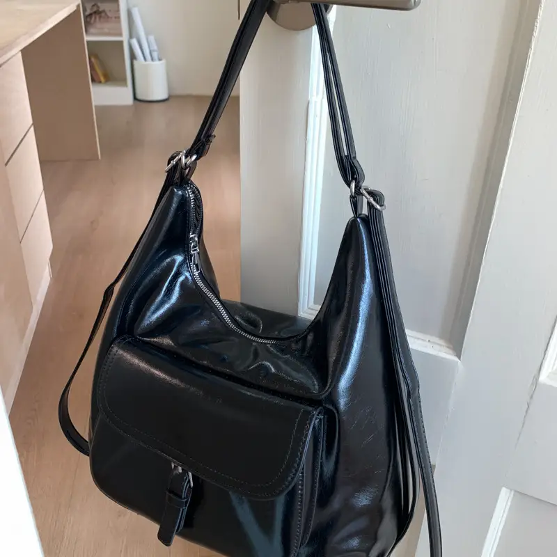 Women's White Leather Retro Tote Bag Large Capacity 2025 — feature 12