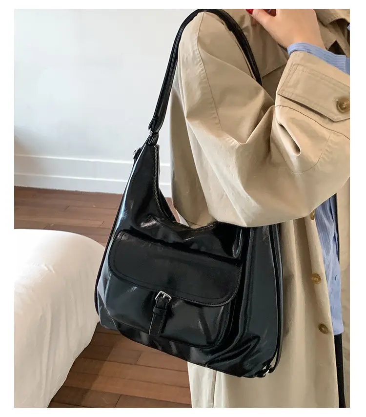 Women's White Leather Retro Tote Bag Large Capacity 2025 — feature 13