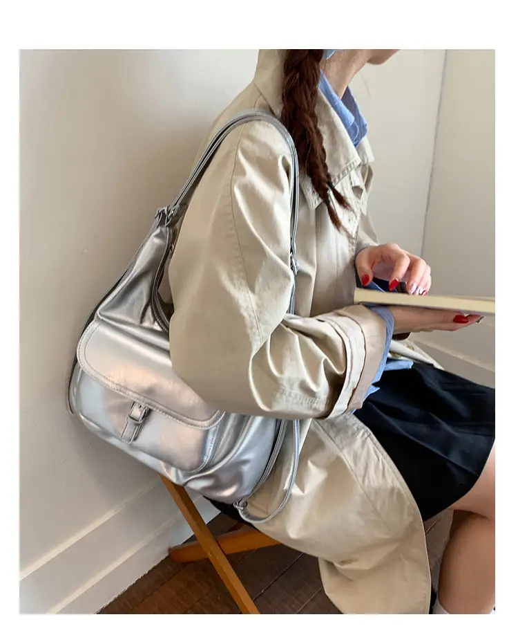 Women's White Leather Retro Tote Bag Large Capacity 2025 — feature 17