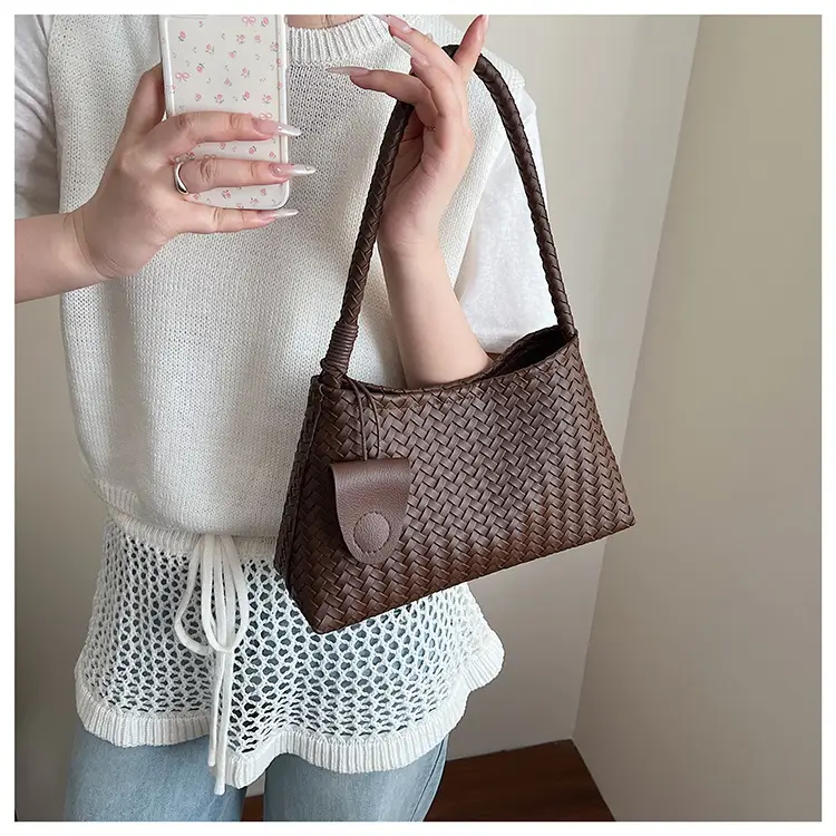 Red Woven Women's Shoulder Bag 2025 — feature 13