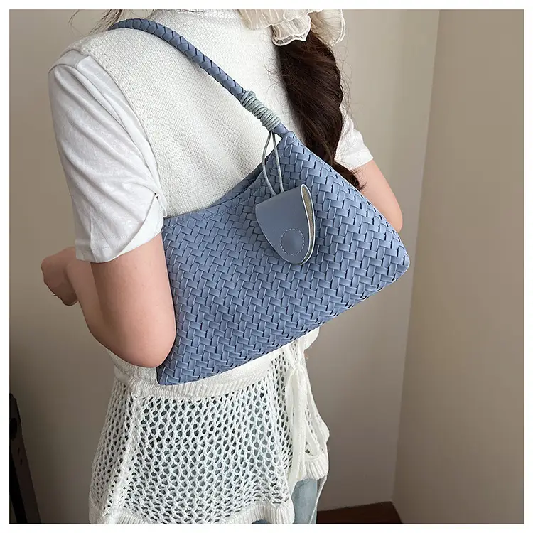 Red Woven Women's Shoulder Bag 2025 — feature 17