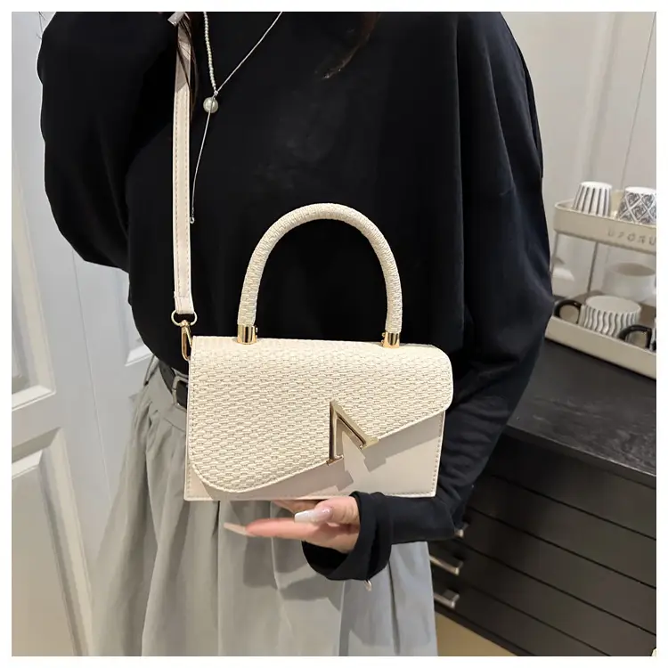 2025 New Shiny V-Clutch Women's Evening Bag — feature 17