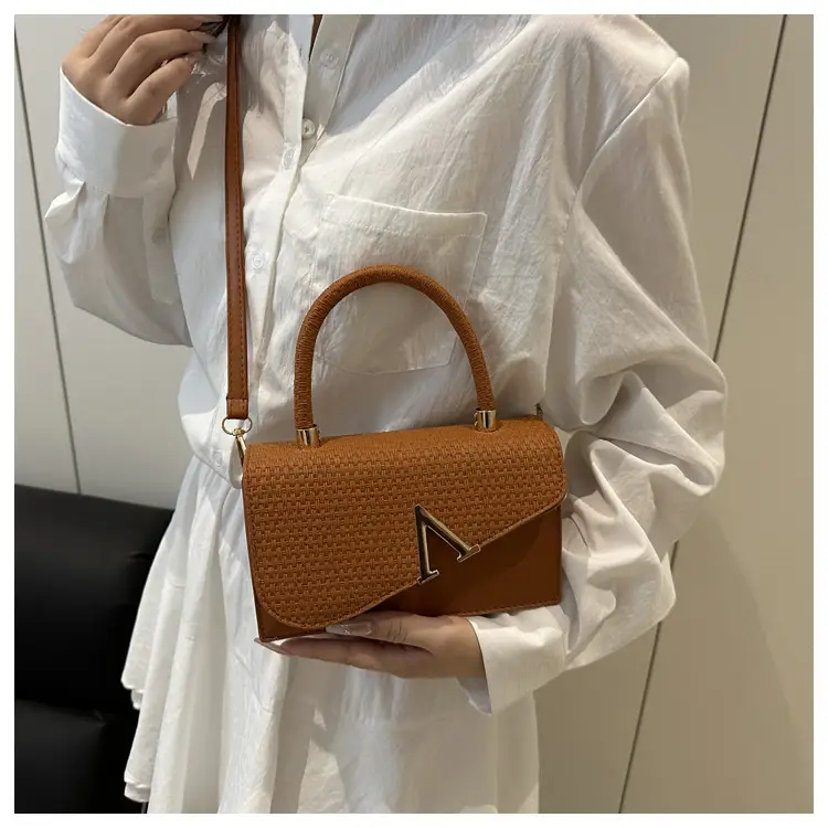 2025 New Shiny V-Clutch Women's Evening Bag — feature 23