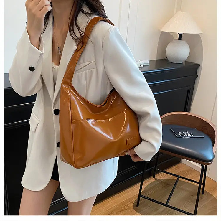 White Retro Shoulder Bag for Women Casual Commute — feature 11