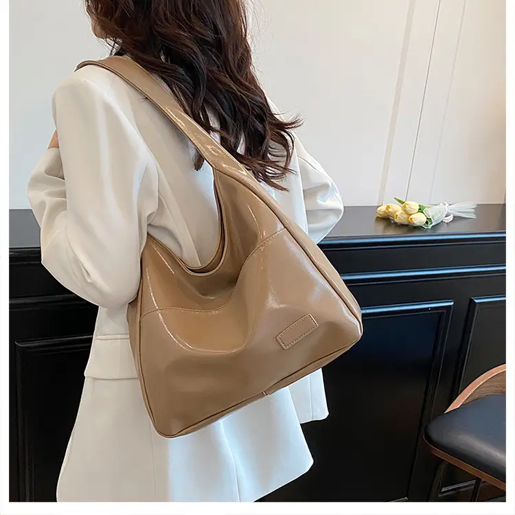 White Retro Shoulder Bag for Women Casual Commute — feature 14