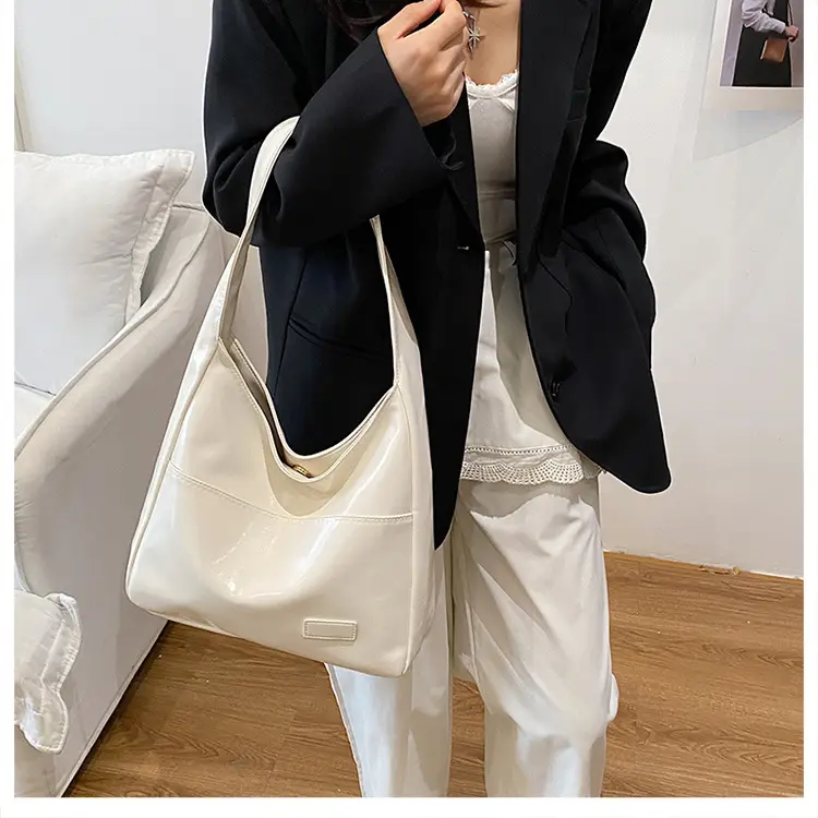 White Retro Shoulder Bag for Women Casual Commute — feature 17