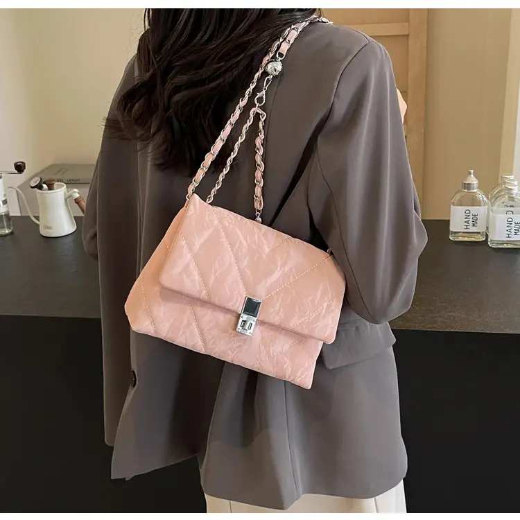 Trendy Women's Chain Shoulder Bag 2025 — feature 17