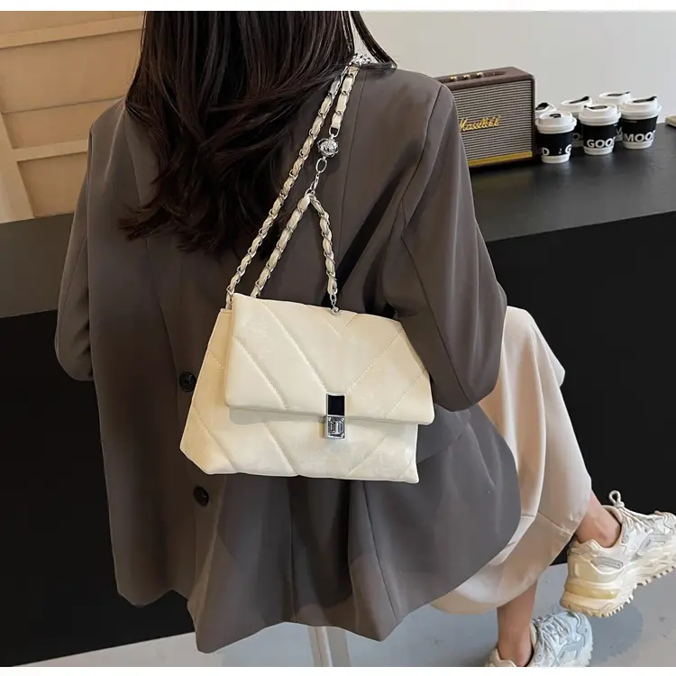 Trendy Women's Chain Shoulder Bag 2025 — feature 18