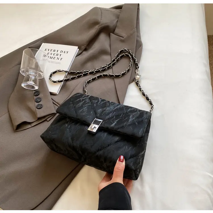 Trendy Women's Chain Shoulder Bag 2025 — feature 22