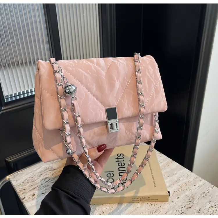 Trendy Women's Chain Shoulder Bag 2025 — feature 24