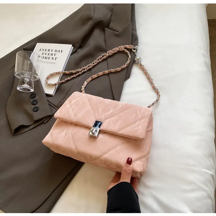 Trendy Women's Chain Shoulder Bag 2025 — feature 25
