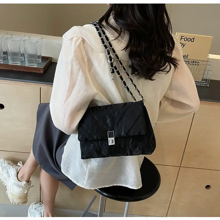 Trendy Chain Crossbody Bag for Women 2025 — feature 17