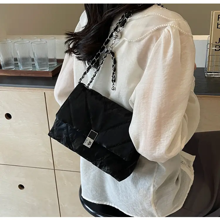 Trendy Chain Crossbody Bag for Women 2025 — feature 18