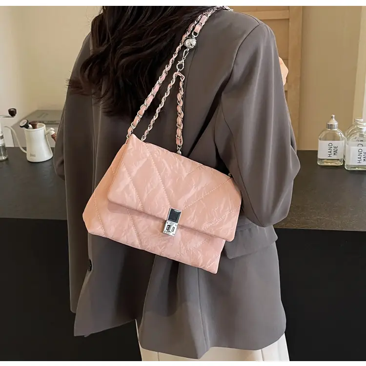 Trendy Chain Crossbody Bag for Women 2025 — feature 21