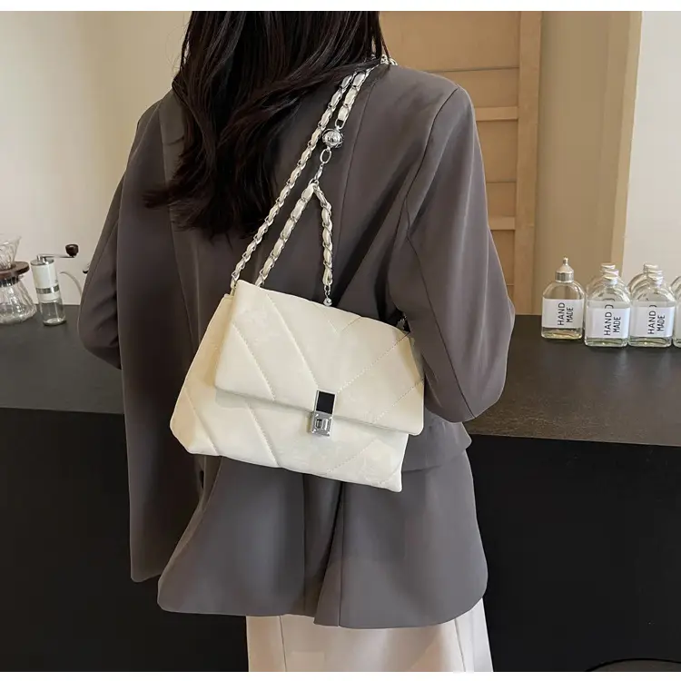 Trendy Chain Crossbody Bag for Women 2025 — feature 22