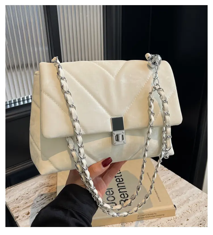 Trendy Chain Crossbody Bag for Women 2025 — feature 4
