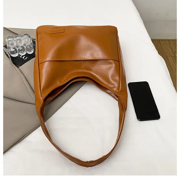 Retro Chic Shoulder Bag Brown Leather Large Capacity — feature 10