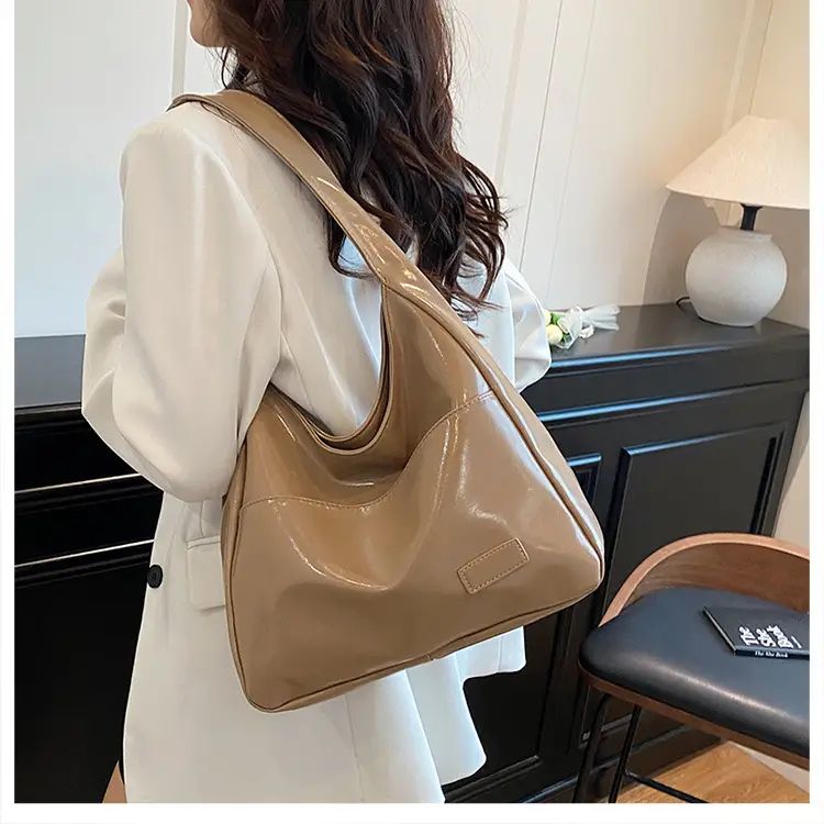 Retro Chic Shoulder Bag Brown Leather Large Capacity — feature 13