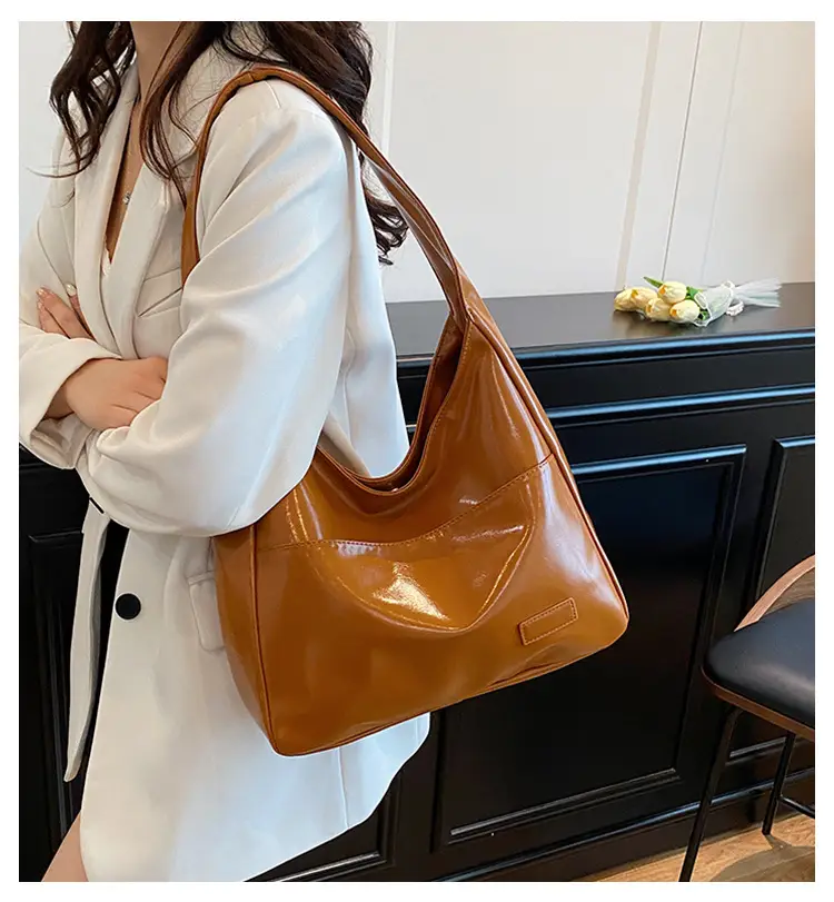 Retro Chic Shoulder Bag Brown Leather Large Capacity — feature 2