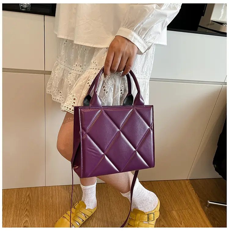 Quilted Shoulder Bag for Women Maroon Large Capacity — feature 17