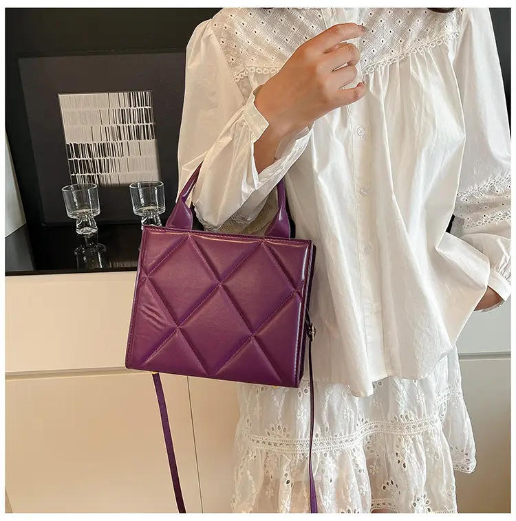 Quilted Shoulder Bag for Women Maroon Large Capacity — feature 19