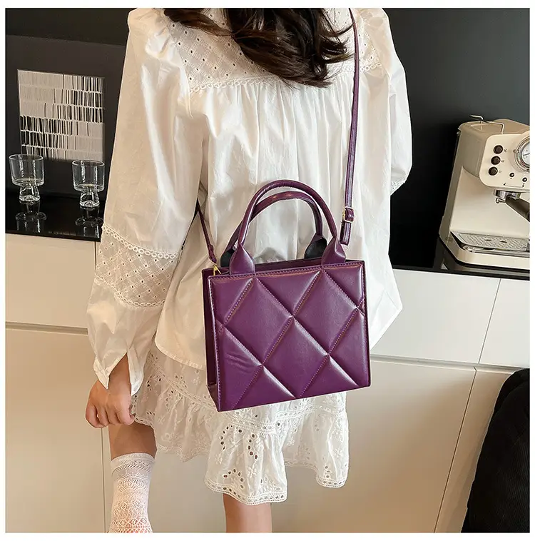 Quilted Shoulder Bag for Women Maroon Large Capacity — feature 22