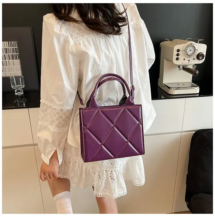 Quilted Shoulder Bag for Women Maroon Large Capacity — feature 23
