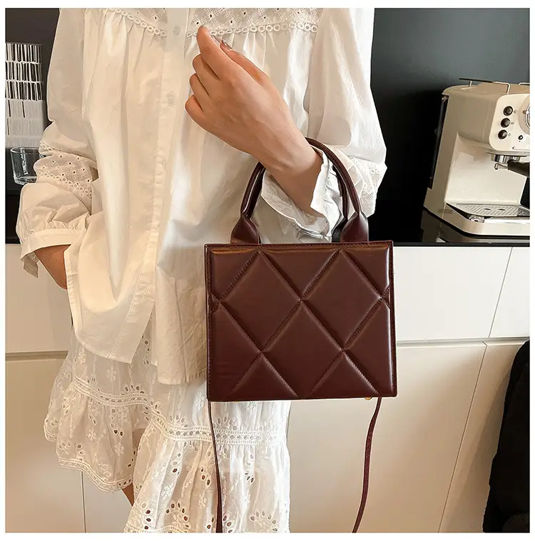 Quilted Shoulder Bag for Women Maroon Large Capacity — feature 26