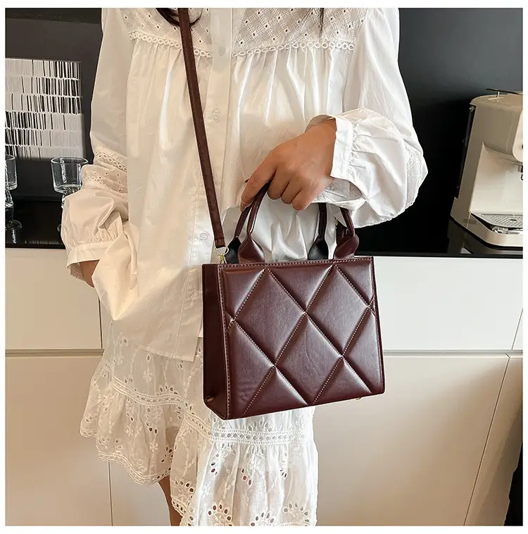 Quilted Shoulder Bag for Women Maroon Large Capacity — feature 28