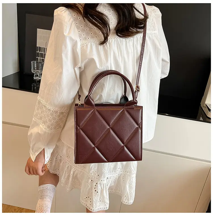 Quilted Shoulder Bag for Women Maroon Large Capacity — feature 30