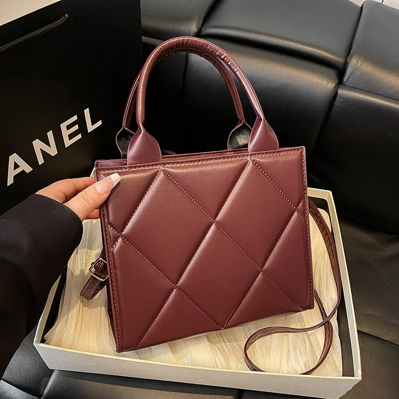 Quilted Shoulder Bag for Women Maroon Large Capacity - Image 5